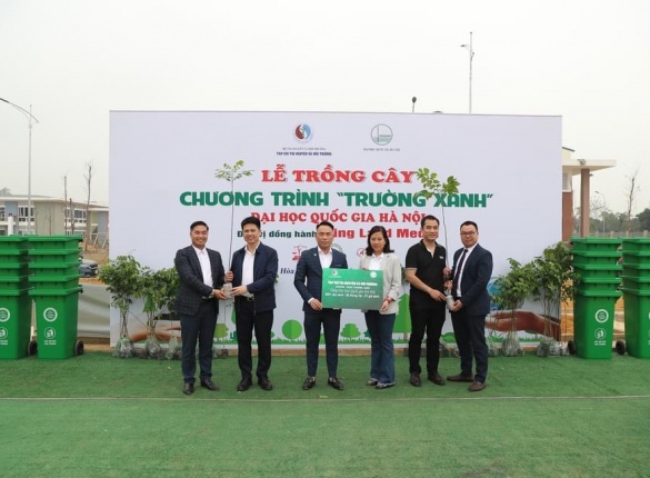 Tạp chí Tài nguyên và Môi trường ủng hộ 3000 cây xanh cho phong trào trồng cây "Cho Hòa Lạc thêm xanh"